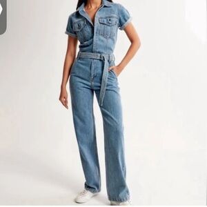 Abercrombie & Fitch 90s Relaxed Wide Leg Belted denim Jumpsuit